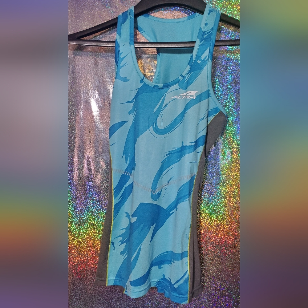 Altra women's tank top size small in blue tones